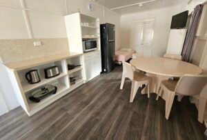 Cape Gloucester: Dining And Kitchen Area