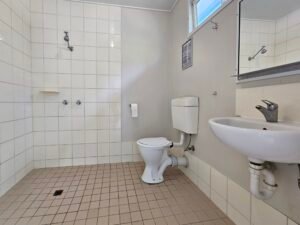 Clean and functional bathroom in a beach bungalow accommodation in Whitsundays, Airlie Beach.